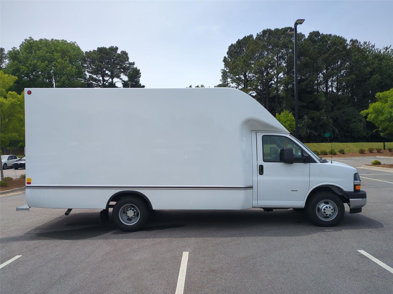 2025 Chevrolet Express Cutaway Work Van - Summit White exterior view 6