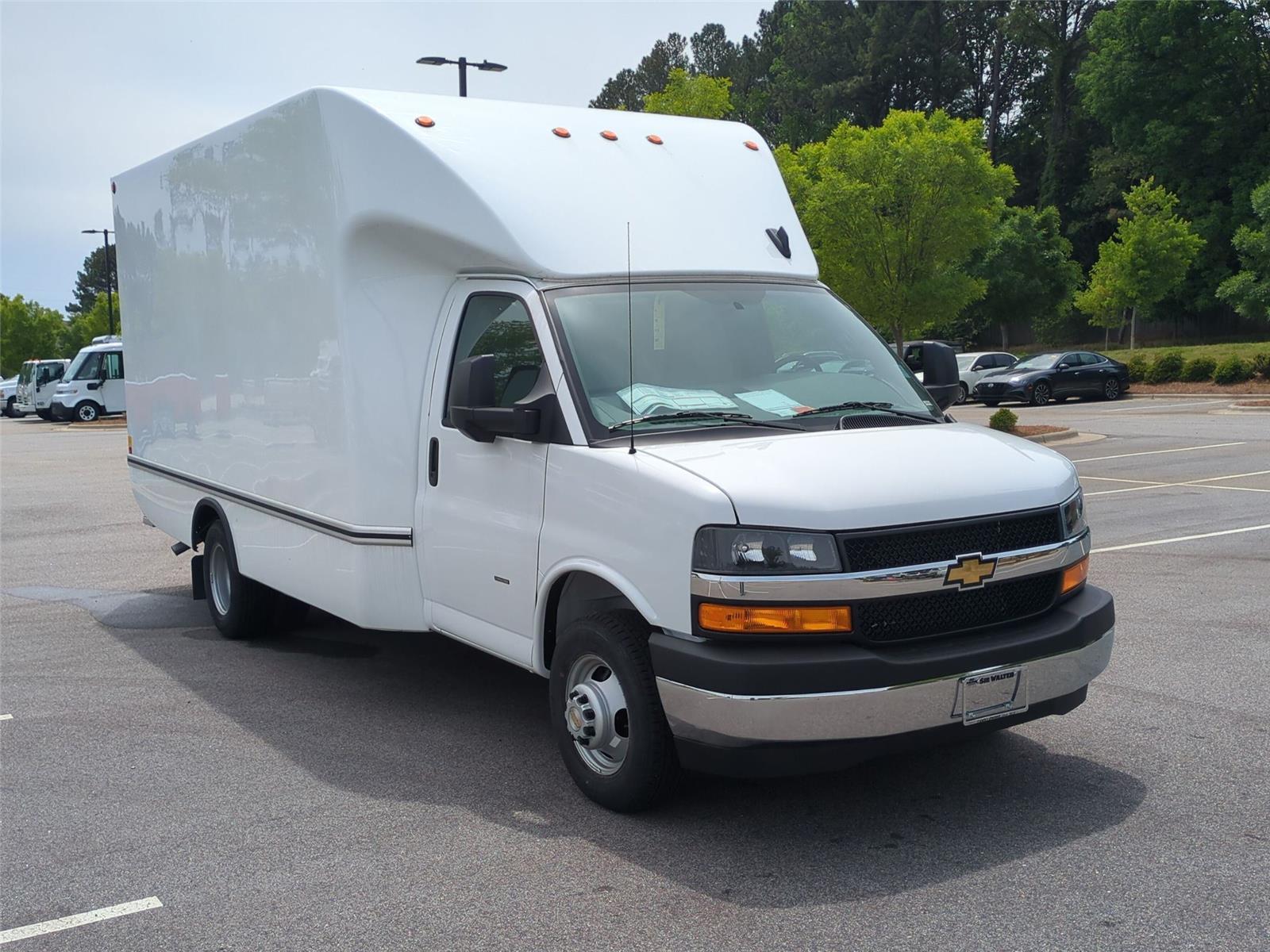 2025 Chevrolet Express Cutaway Work Van - Summit White exterior view 7