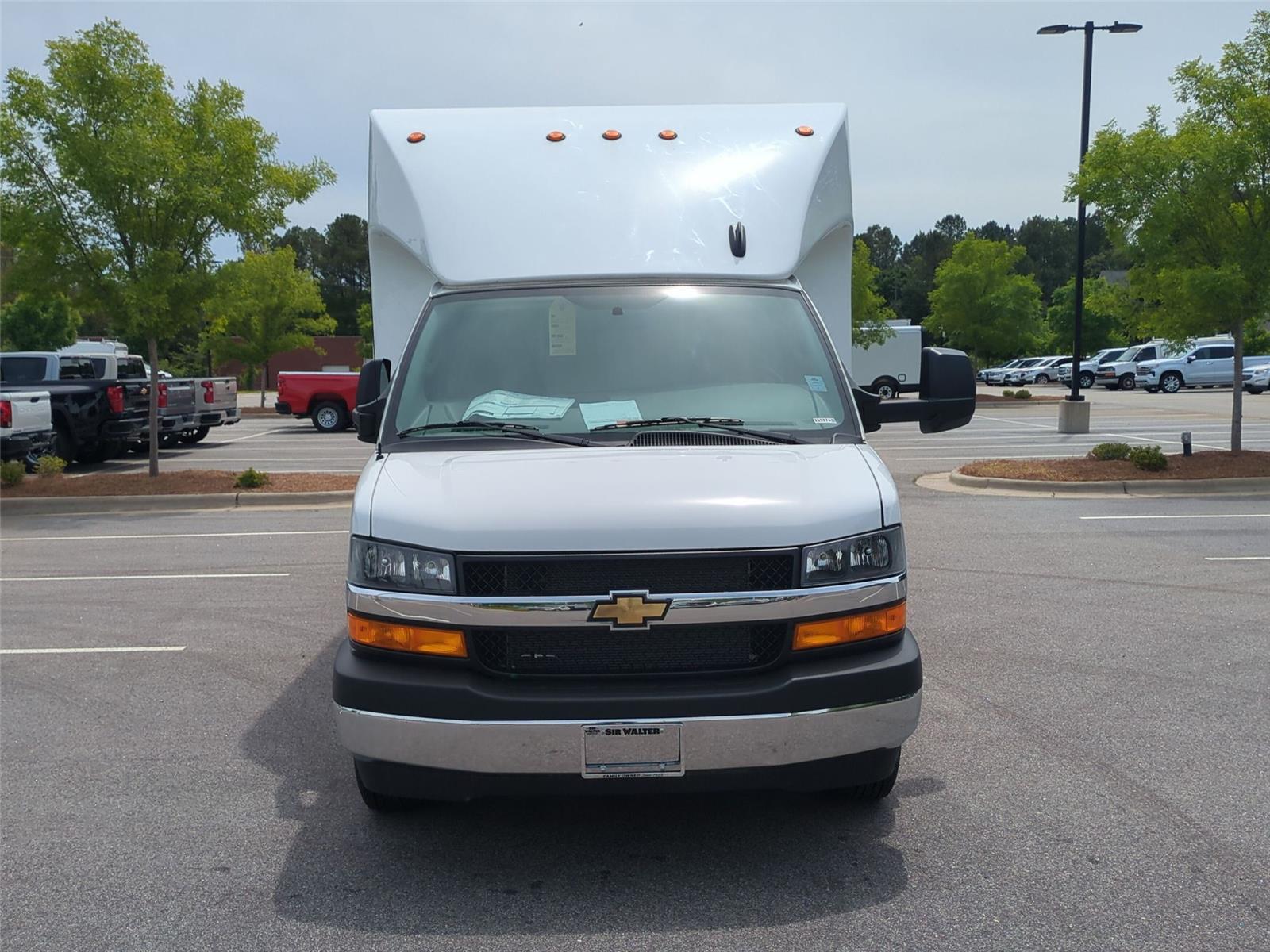 2025 Chevrolet Express Cutaway Work Van - Summit White exterior view 8