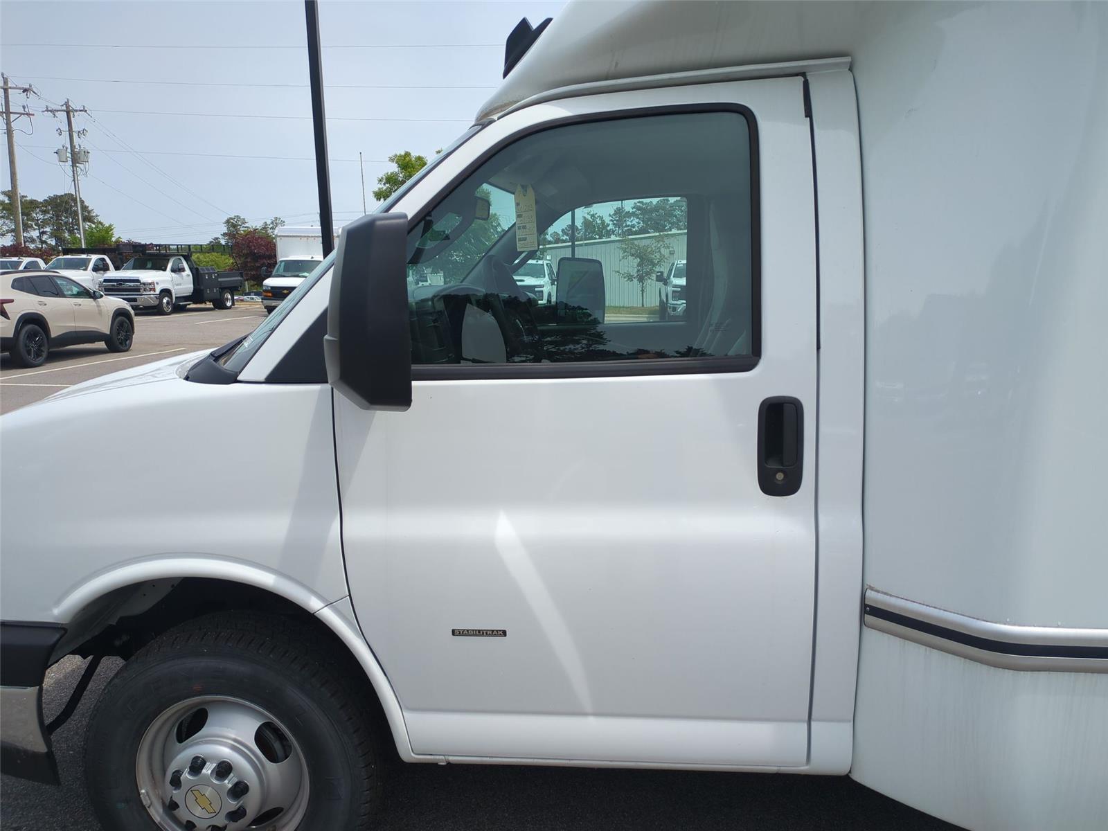 2025 Chevrolet Express Cutaway Work Van - Summit White exterior view 12