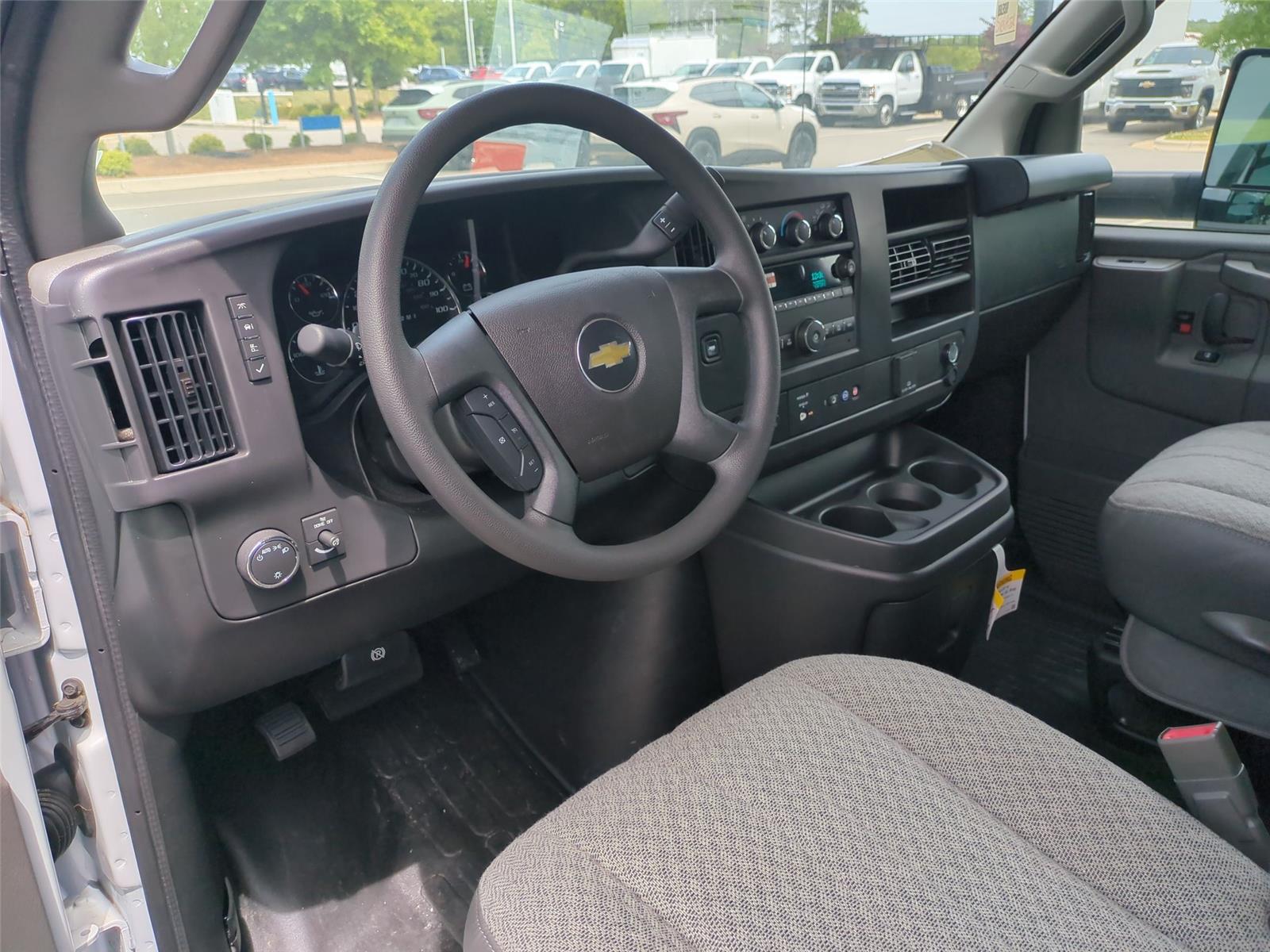 2025 Chevrolet Express Cutaway Work Van - Summit White exterior view 16