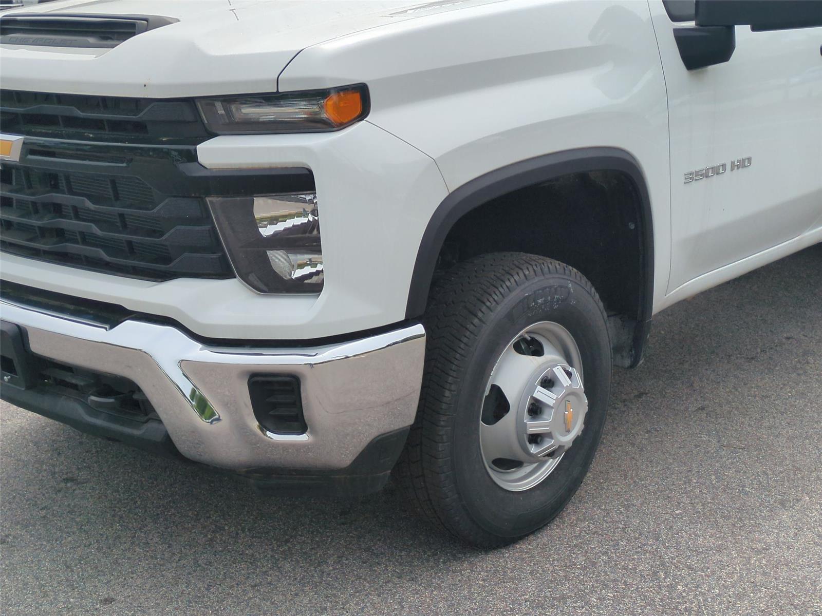 2025 Chevrolet Silverado 3500HD CC Work Truck - Summit White exterior view 9