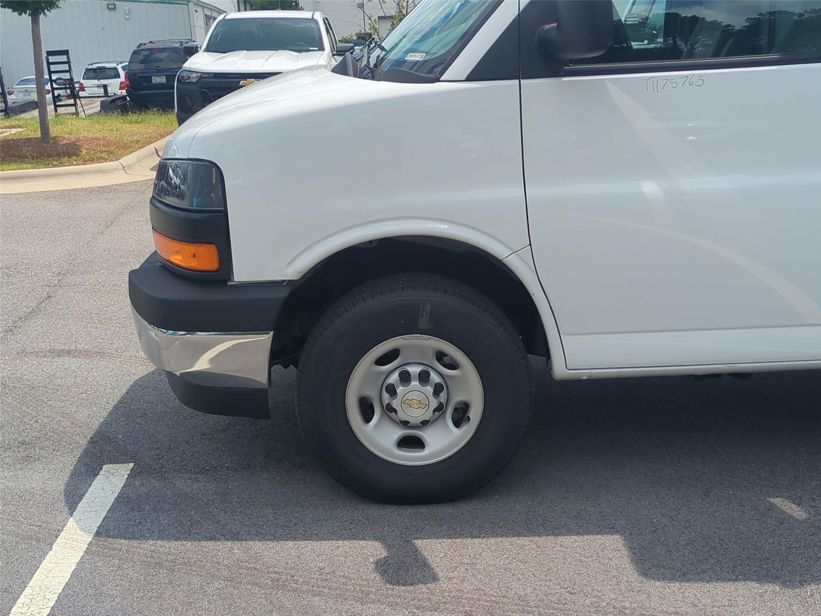 2026 Chevrolet Express Cutaway 3500 Van 139
