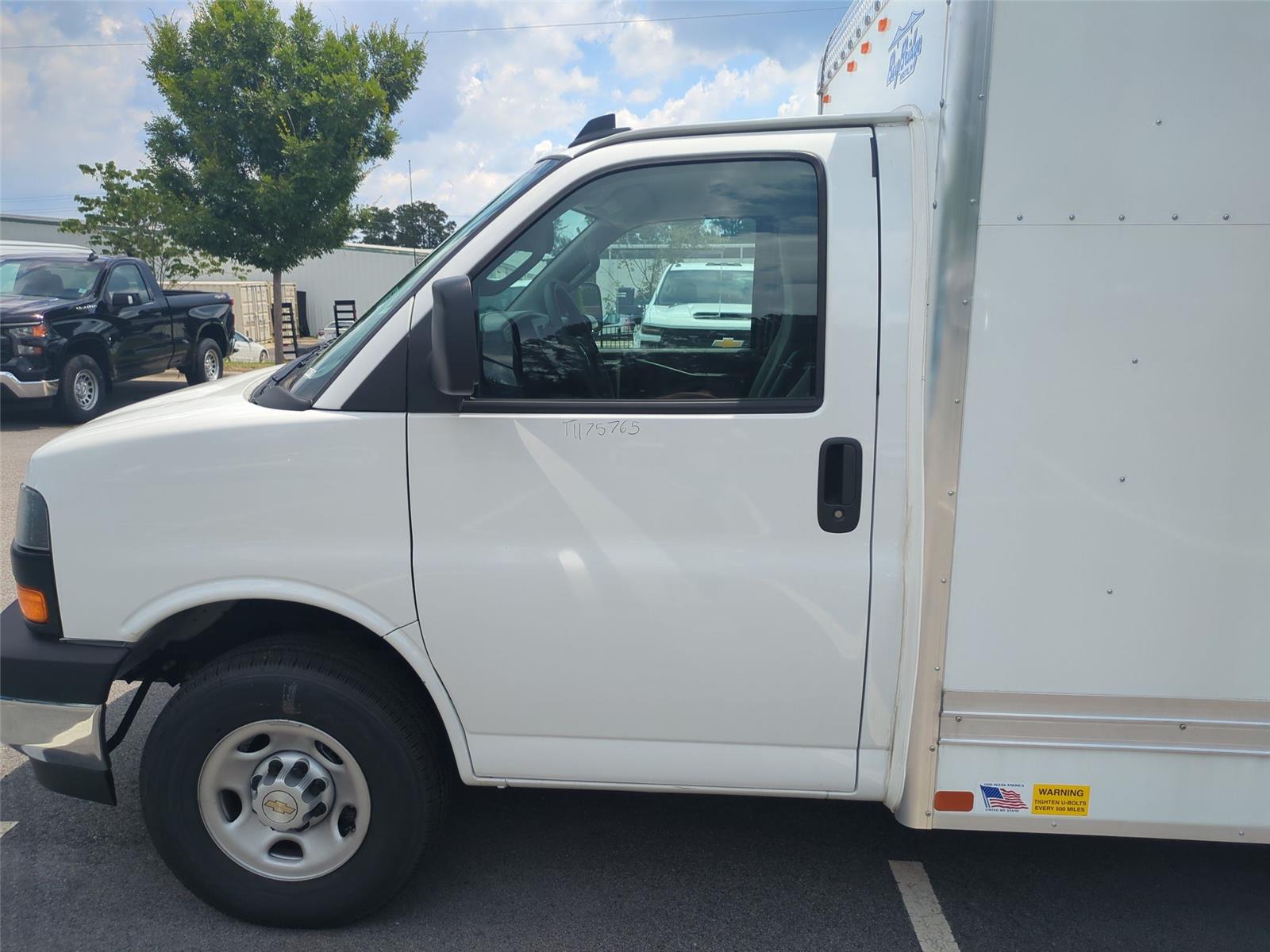 2026 Chevrolet Express Cutaway 3500 Van 139