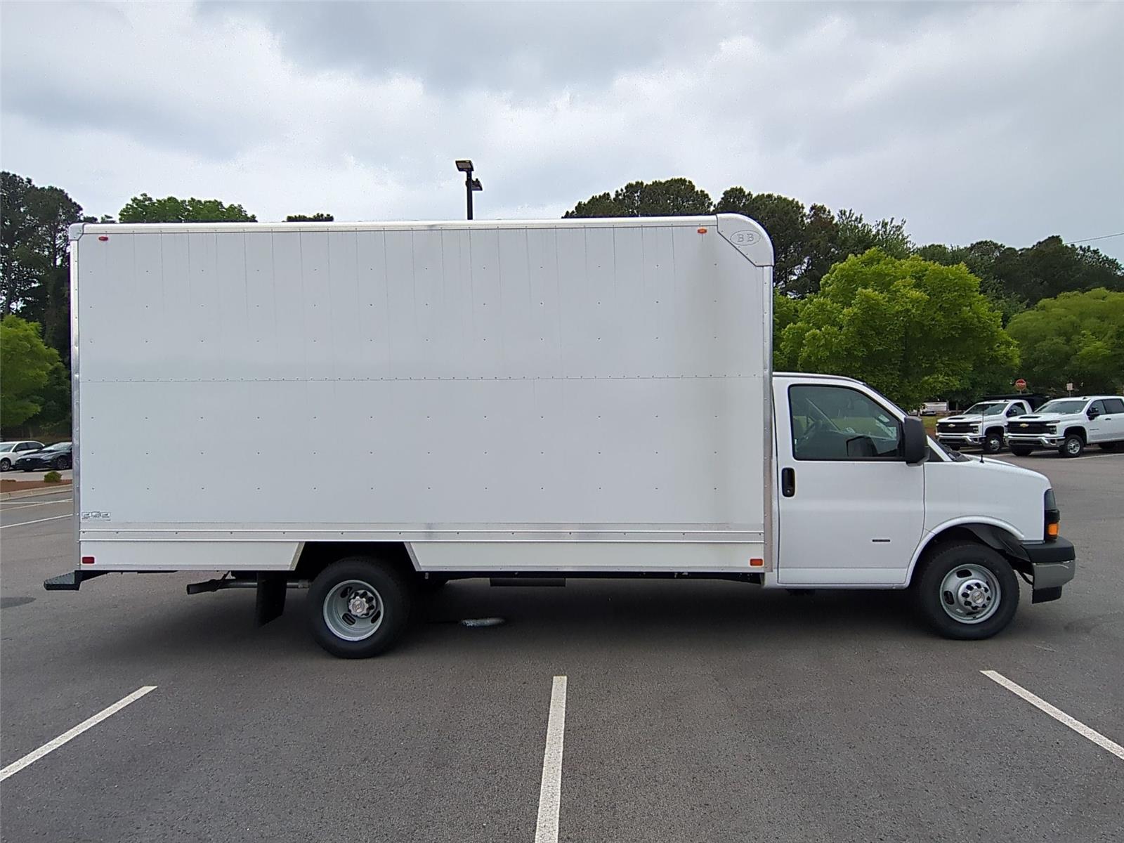 2025 Chevrolet Express Cutaway Work Van - Summit White exterior view 6