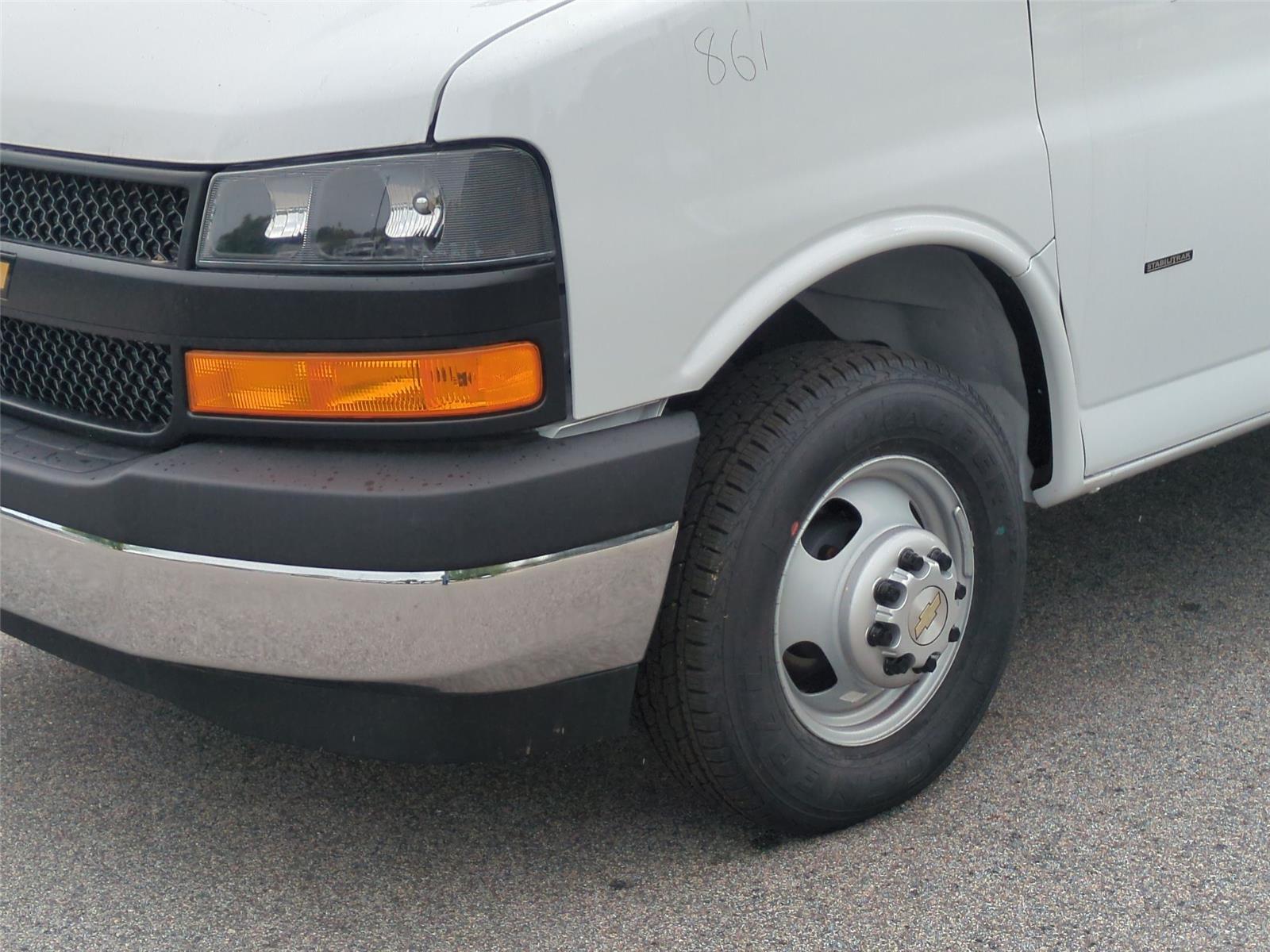 2025 Chevrolet Express Cutaway Work Van - Summit White exterior view 9