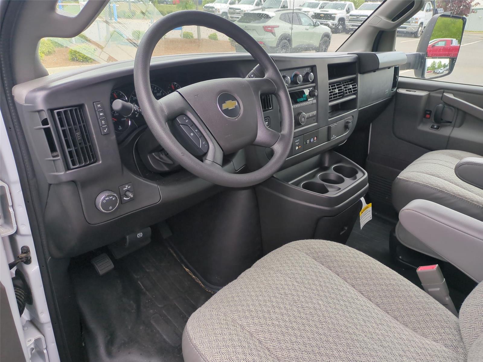 2025 Chevrolet Express Cutaway Work Van - Summit White exterior view 16