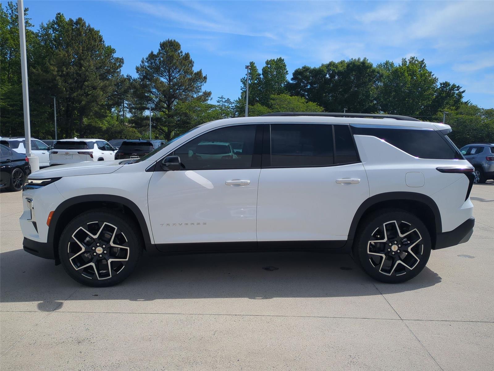 2026 Chevrolet Traverse FWD LT - Summit White exterior view 2