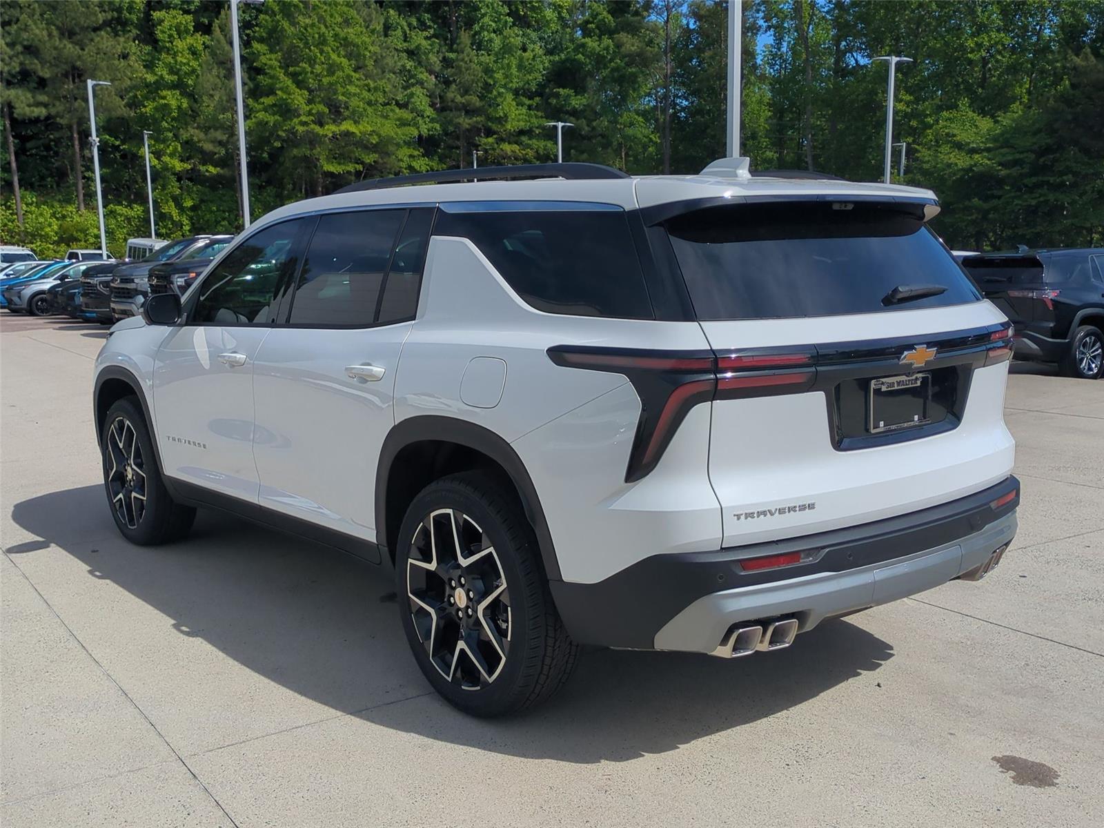 2026 Chevrolet Traverse FWD LT - Summit White exterior view 3