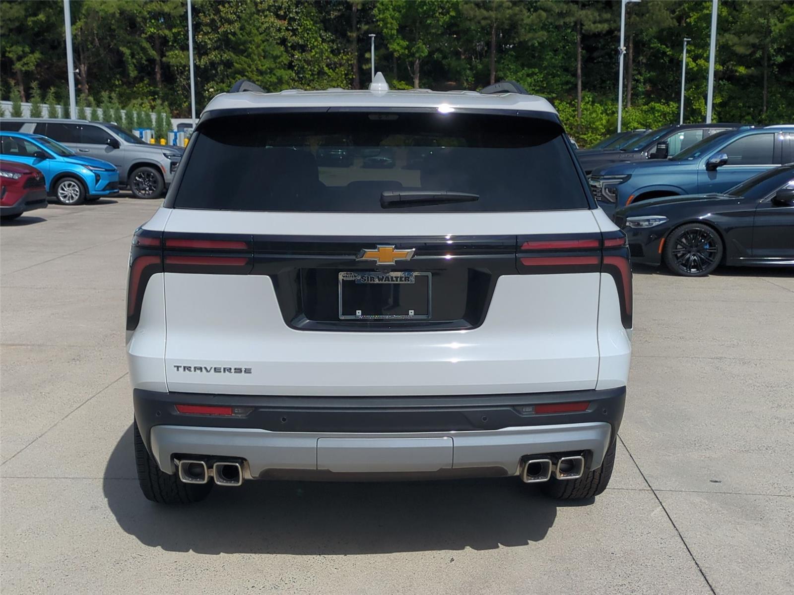 2026 Chevrolet Traverse FWD LT - Summit White exterior view 4