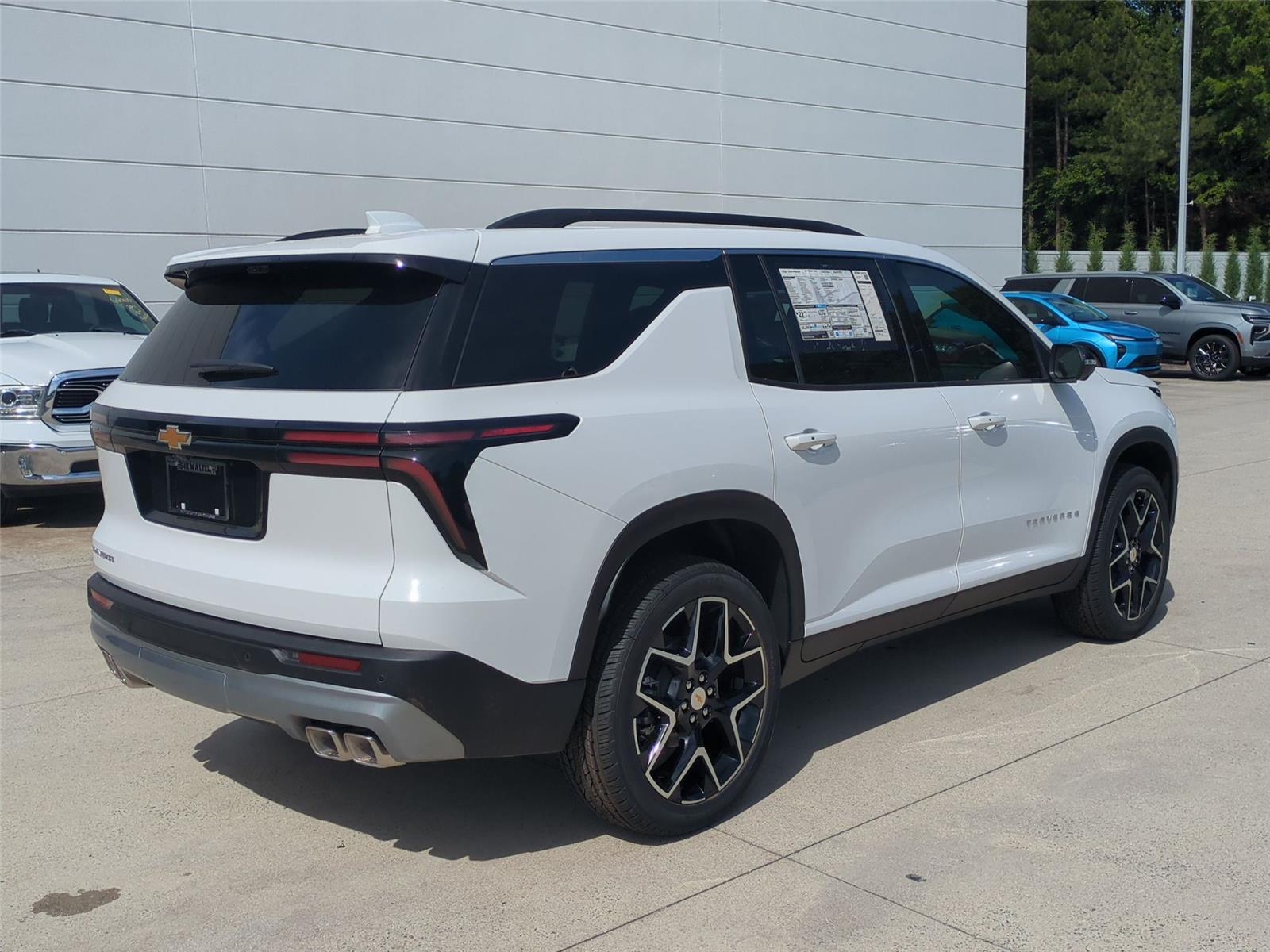 2026 Chevrolet Traverse FWD LT - Summit White exterior view 5