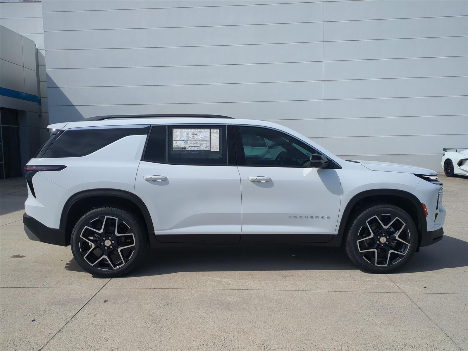 2026 Chevrolet Traverse FWD LT - Summit White exterior view 6