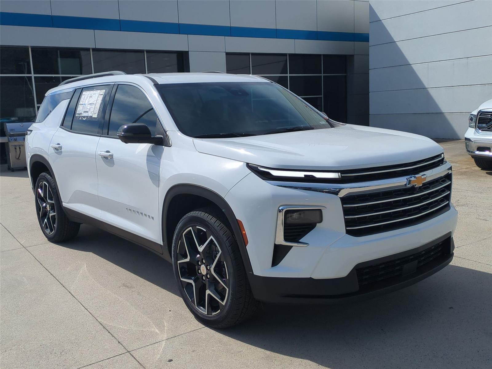 2026 Chevrolet Traverse FWD LT - Summit White exterior view 7