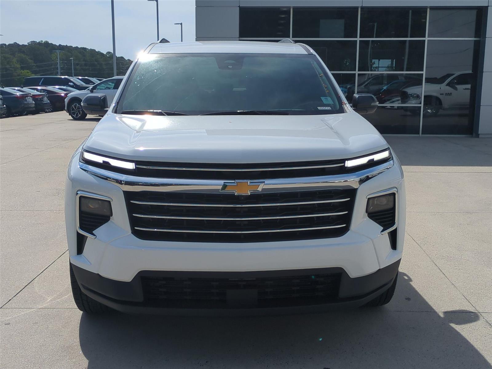 2026 Chevrolet Traverse FWD LT - Summit White exterior view 8