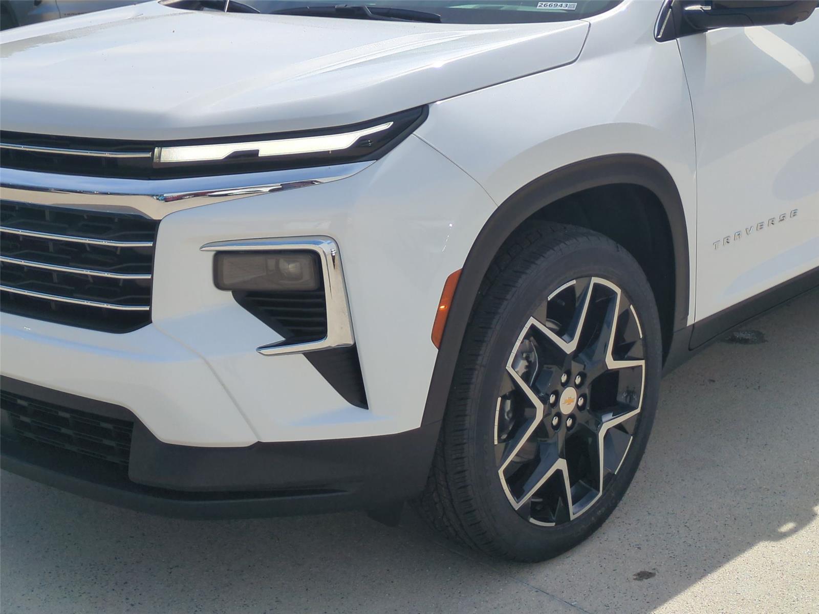 2026 Chevrolet Traverse FWD LT - Summit White exterior view 9