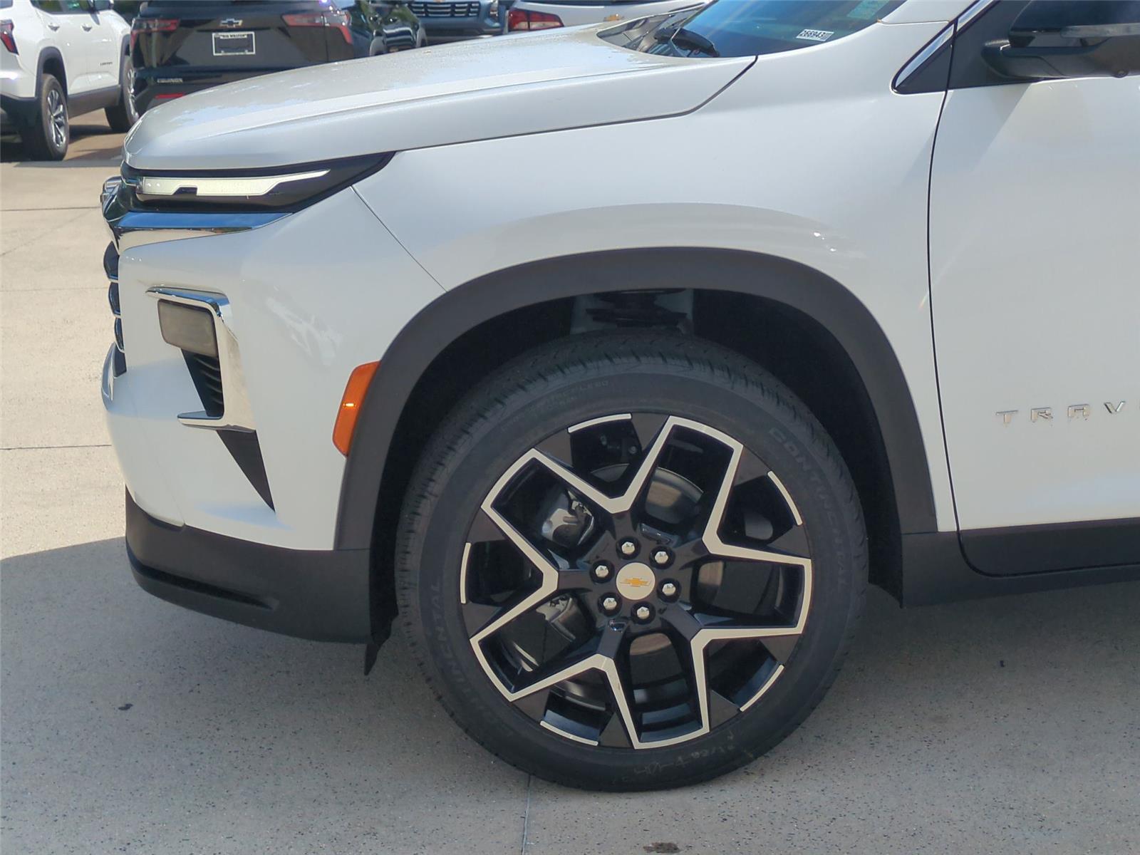 2026 Chevrolet Traverse FWD LT - Summit White exterior view 10
