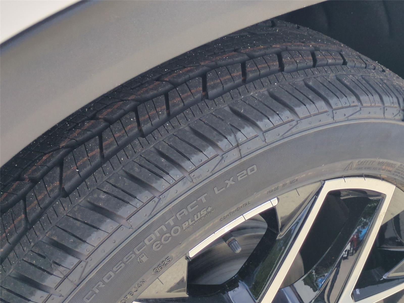 2026 Chevrolet Traverse FWD LT - Summit White exterior view 11