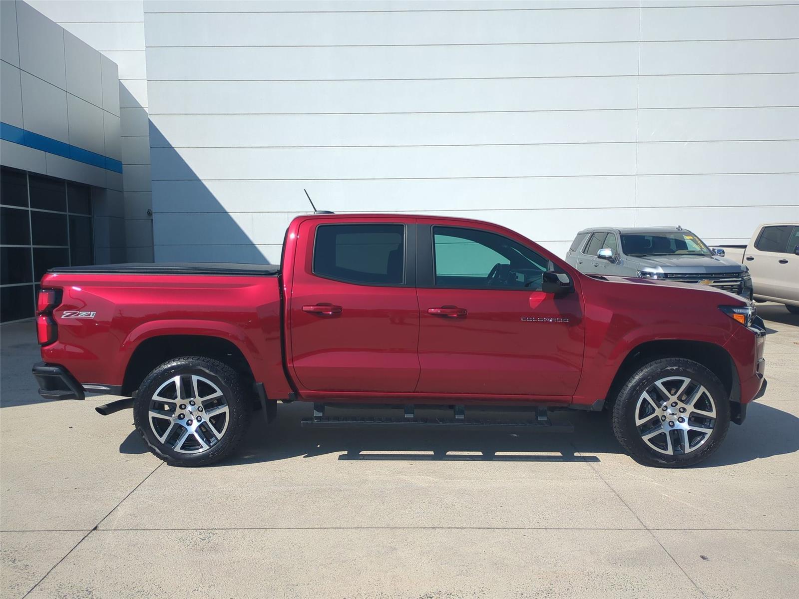 View vehicle photo 6
