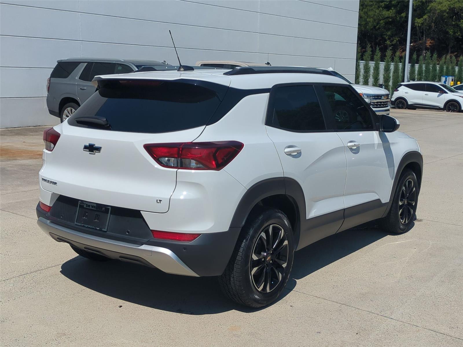 View vehicle photo 5