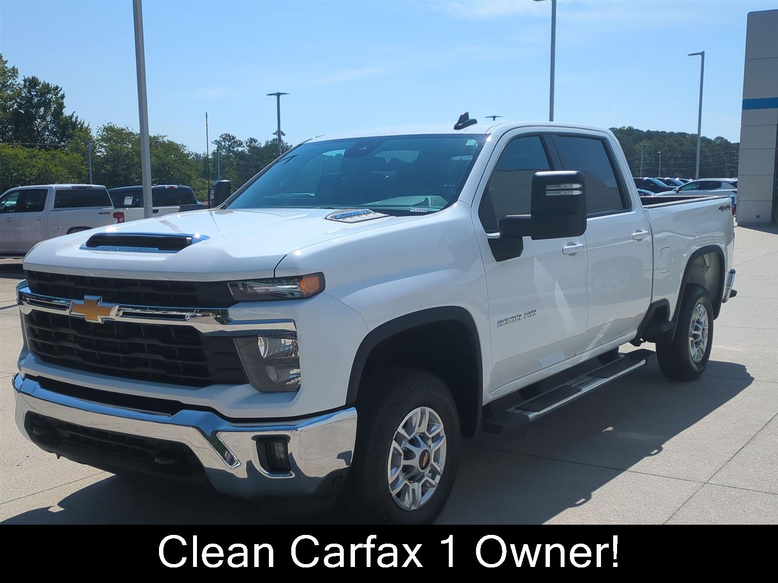 Summit White 2025 Chevrolet Silverado 2500HD Pickup Truck Four-Wheel Drive Automatic