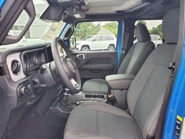 2025 Jeep Wrangler Sahara photo 2