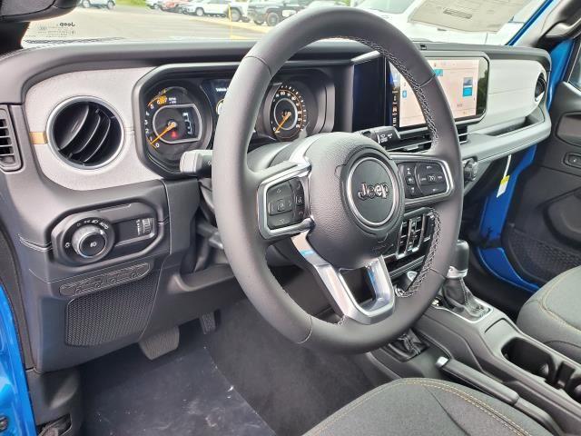 2025 Jeep Wrangler Sahara photo 3