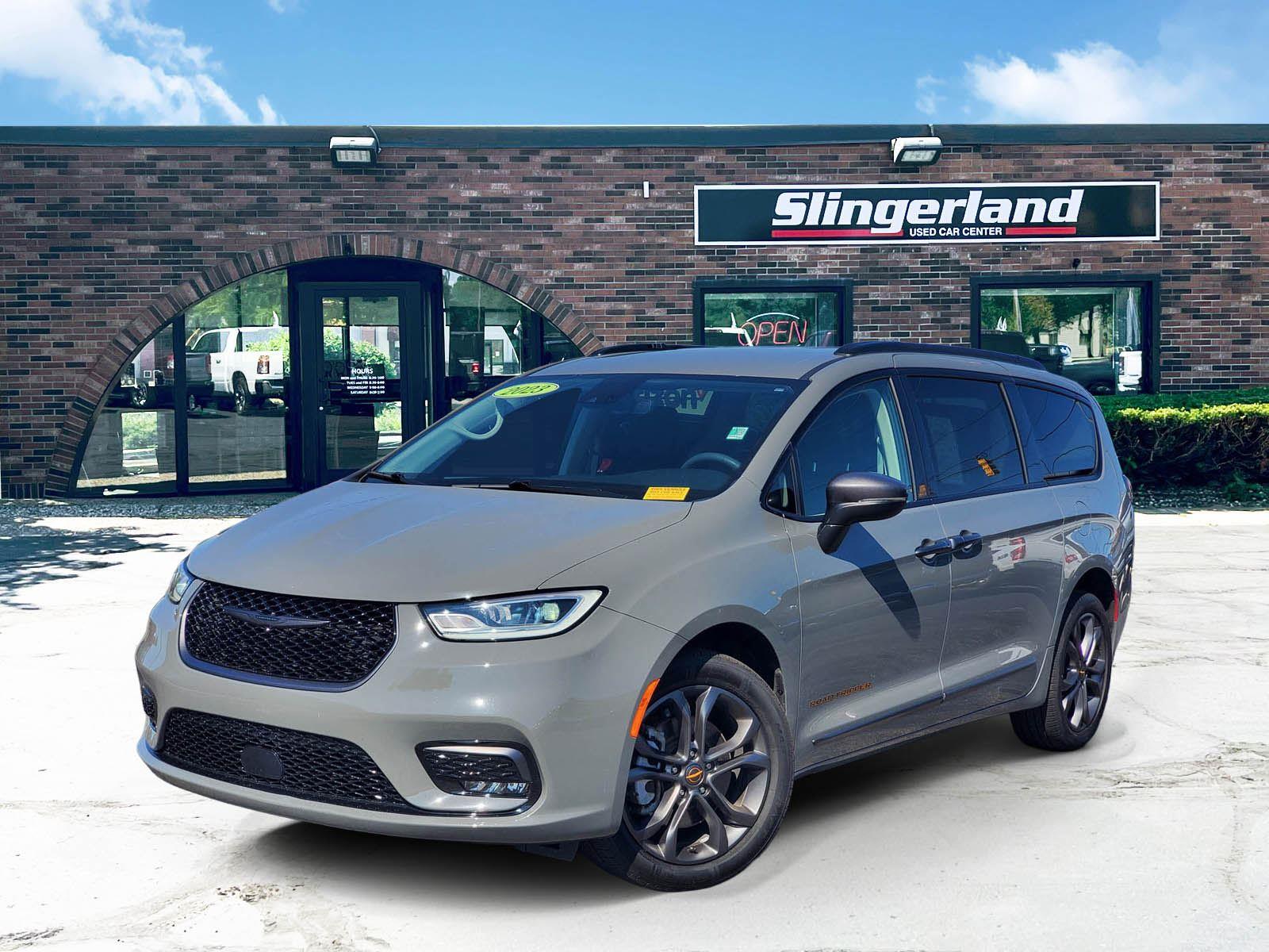 Ceramic Gray Clearcoat 2023 Chrysler Pacifica Minivan All-Wheel Drive 9-Speed Automatic