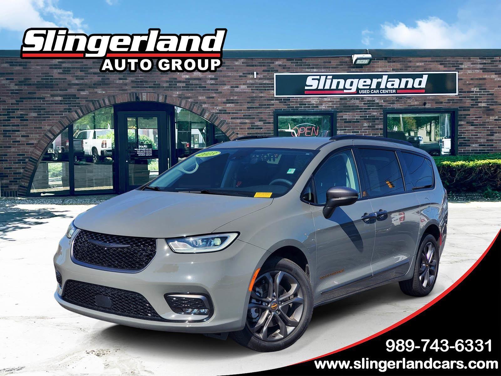 Ceramic Gray Clearcoat 2023 Chrysler Pacifica Minivan All-Wheel Drive 9-Speed Automatic