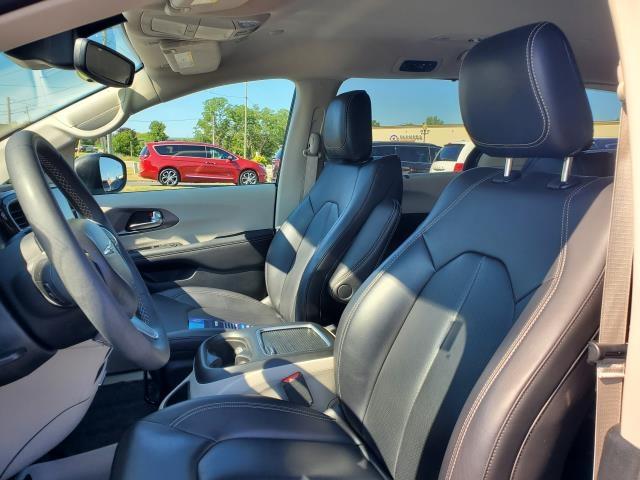 View vehicle photo 5