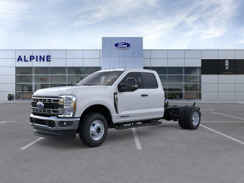 Oxford White 2025 Ford F-350 Super Duty Chassis Pickup Truck Four-Wheel Drive Automatic