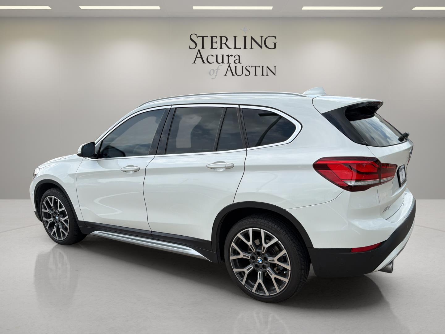 View vehicle photo 7