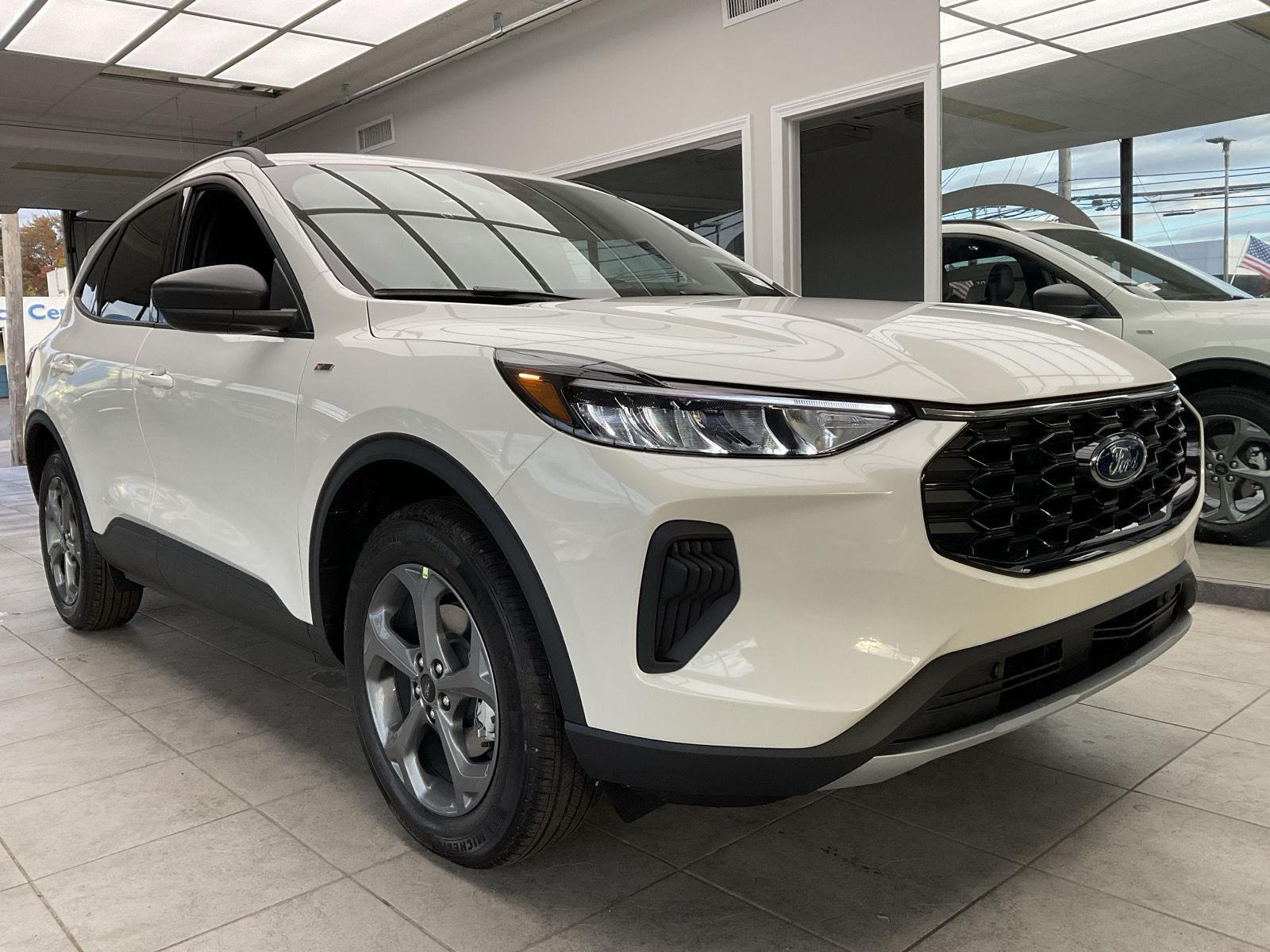 Star White Metallic Tri-Coat 2026 Ford Escape ST-Line AWD SUV / Crossover All-Wheel Drive 8-Speed Automatic