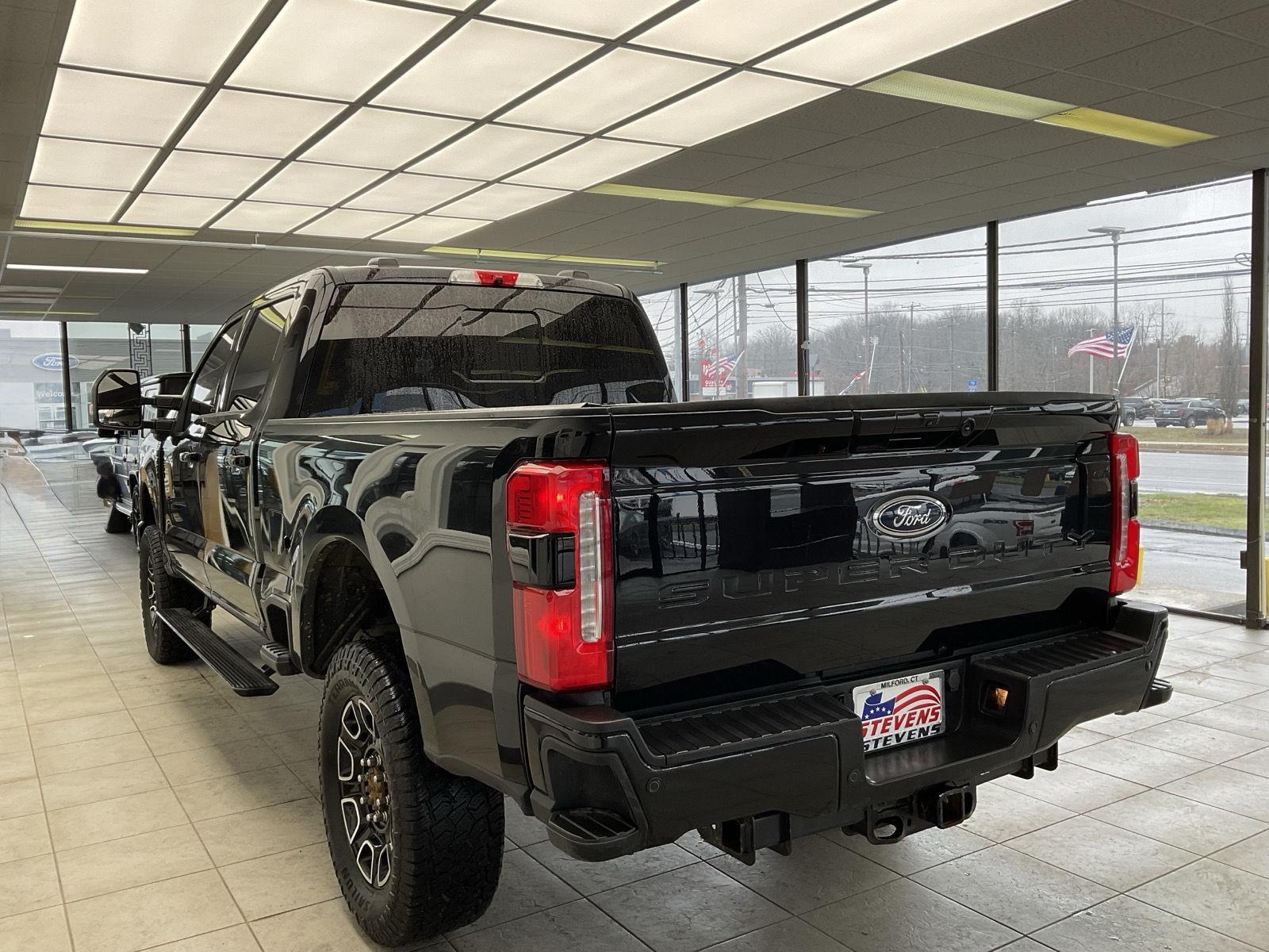 2023 Ford F-250 Super Duty Lariat Crew Cab 4WD