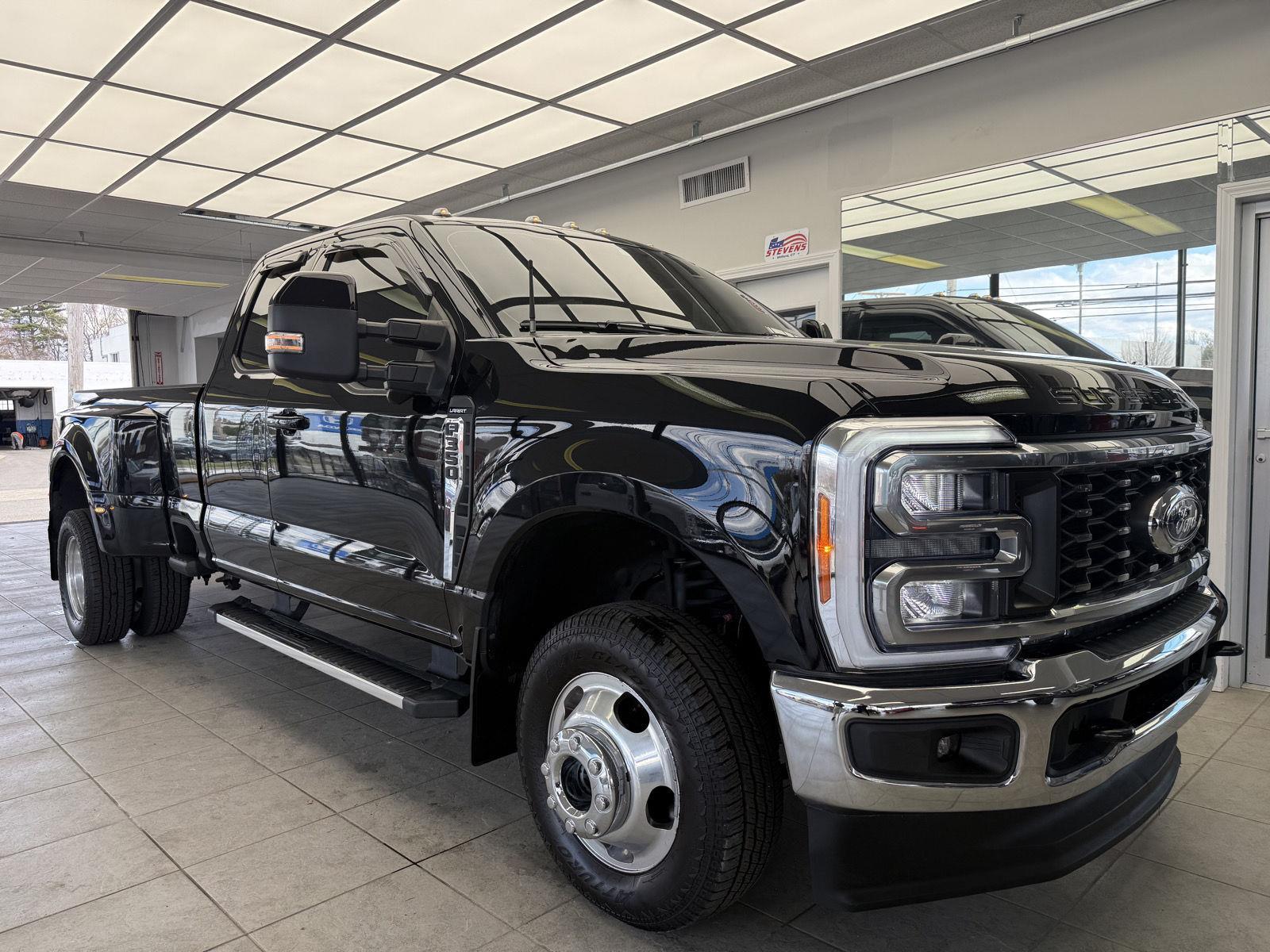 Agate Black 2023 Ford F-350 Super Duty Lariat SuperCab LB DRW 4WD Pickup Truck Four-Wheel Drive Automatic