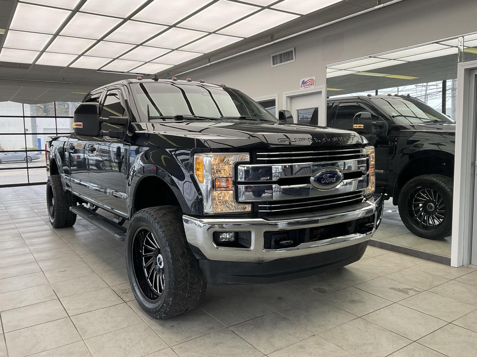 Agate Black 2019 Ford F-350 Super Duty Lariat Crew Cab 4WD Pickup Truck Four-Wheel Drive 6-Speed Automatic