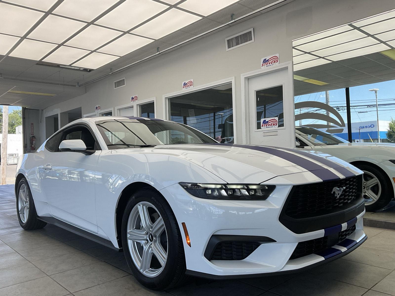 Oxford White 2026 Ford Mustang EcoBoost Premium Fastback RWD Coupe Rear-Wheel Drive Automatic