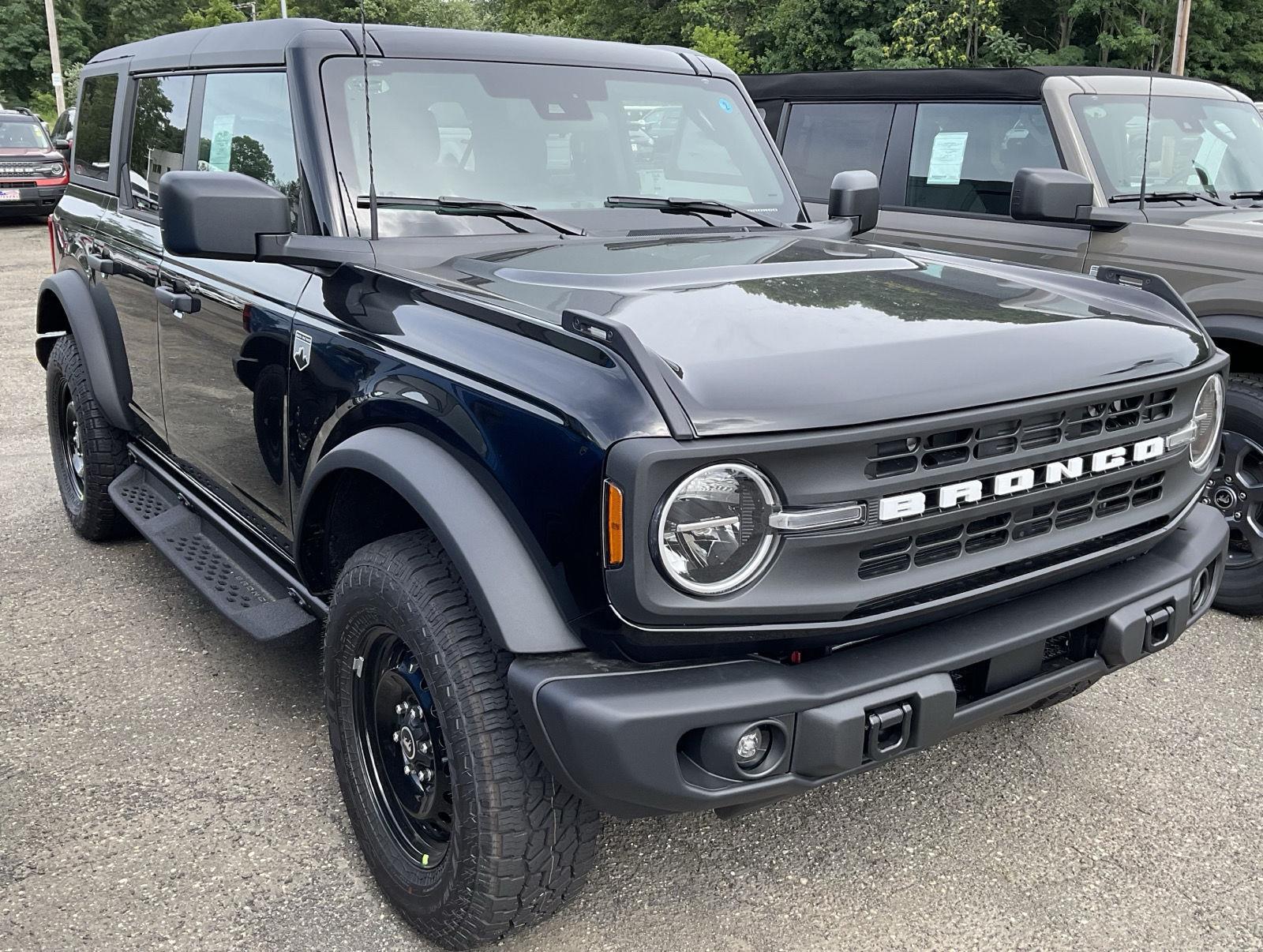 Shadow Black 2026 Ford Bronco SUV / Crossover Four-Wheel Drive Automatic