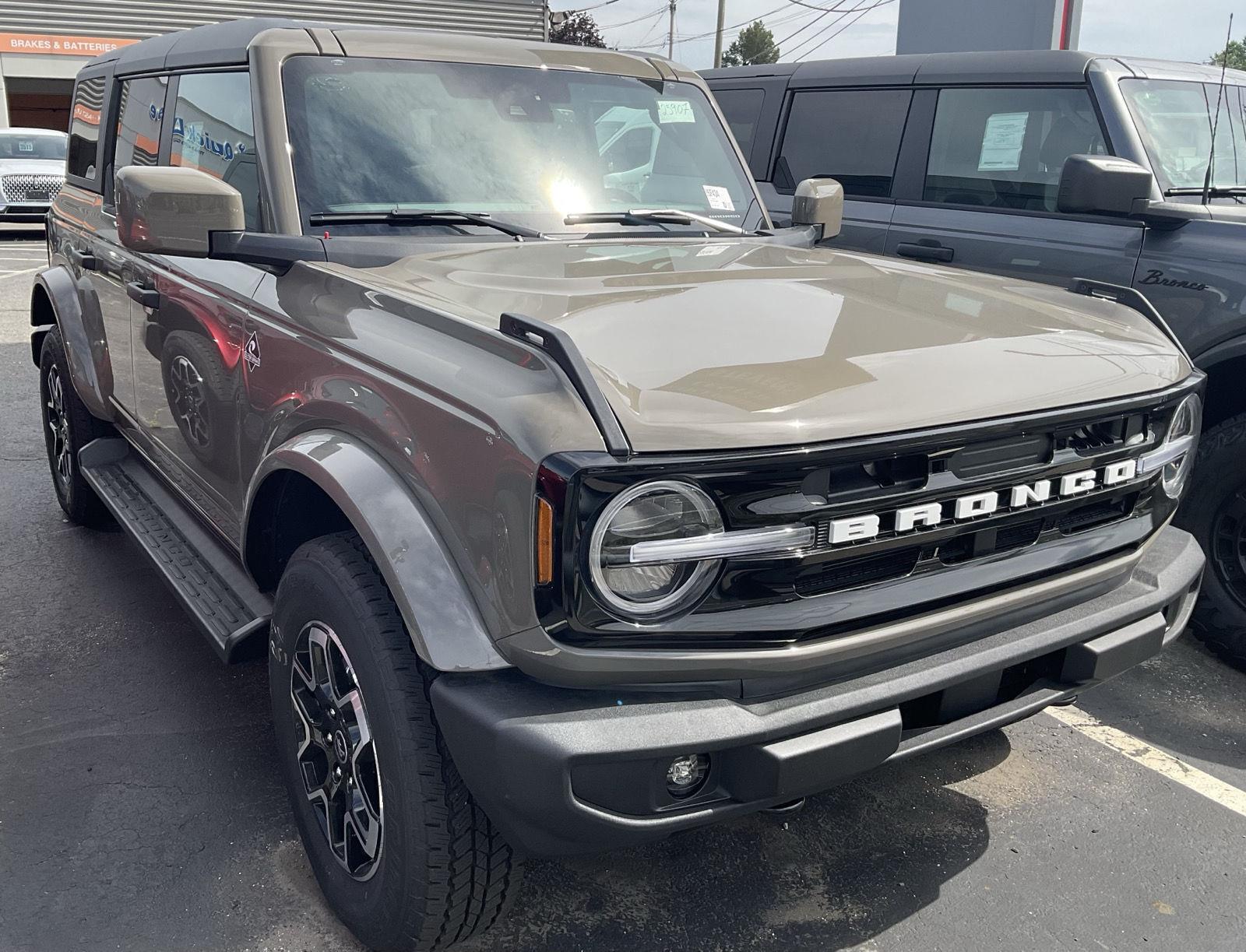 Marsh Gray 2026 Ford Bronco SUV / Crossover Four-Wheel Drive Automatic
