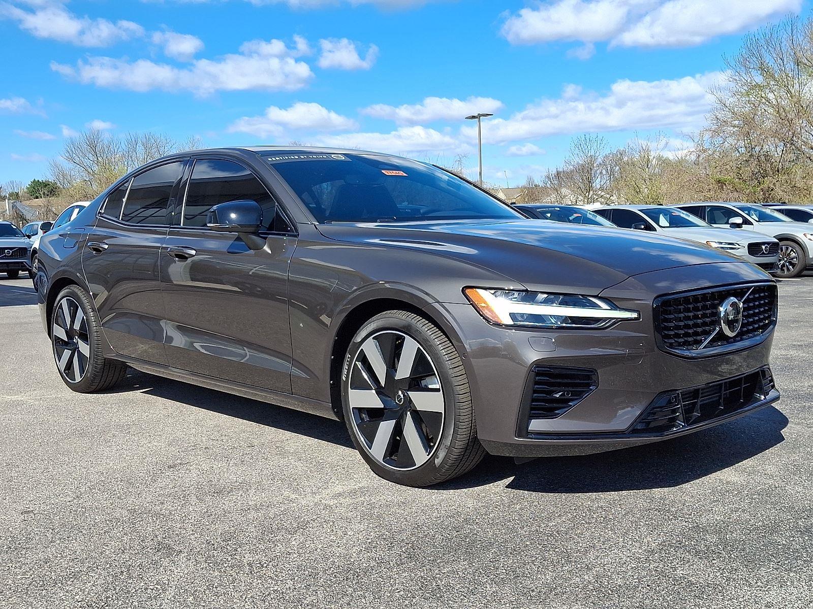 Gray (Platinum Grey Metallic) 2025 Volvo S60 Recharge T8 Ultra eAWD Sedan All-Wheel Drive Automatic