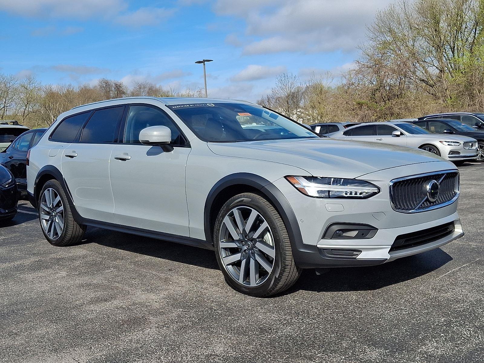 Gray (VAPOUR GREY) 2025 Volvo V90 Cross Country B6 Ultra AWD Wagon All-Wheel Drive Automatic