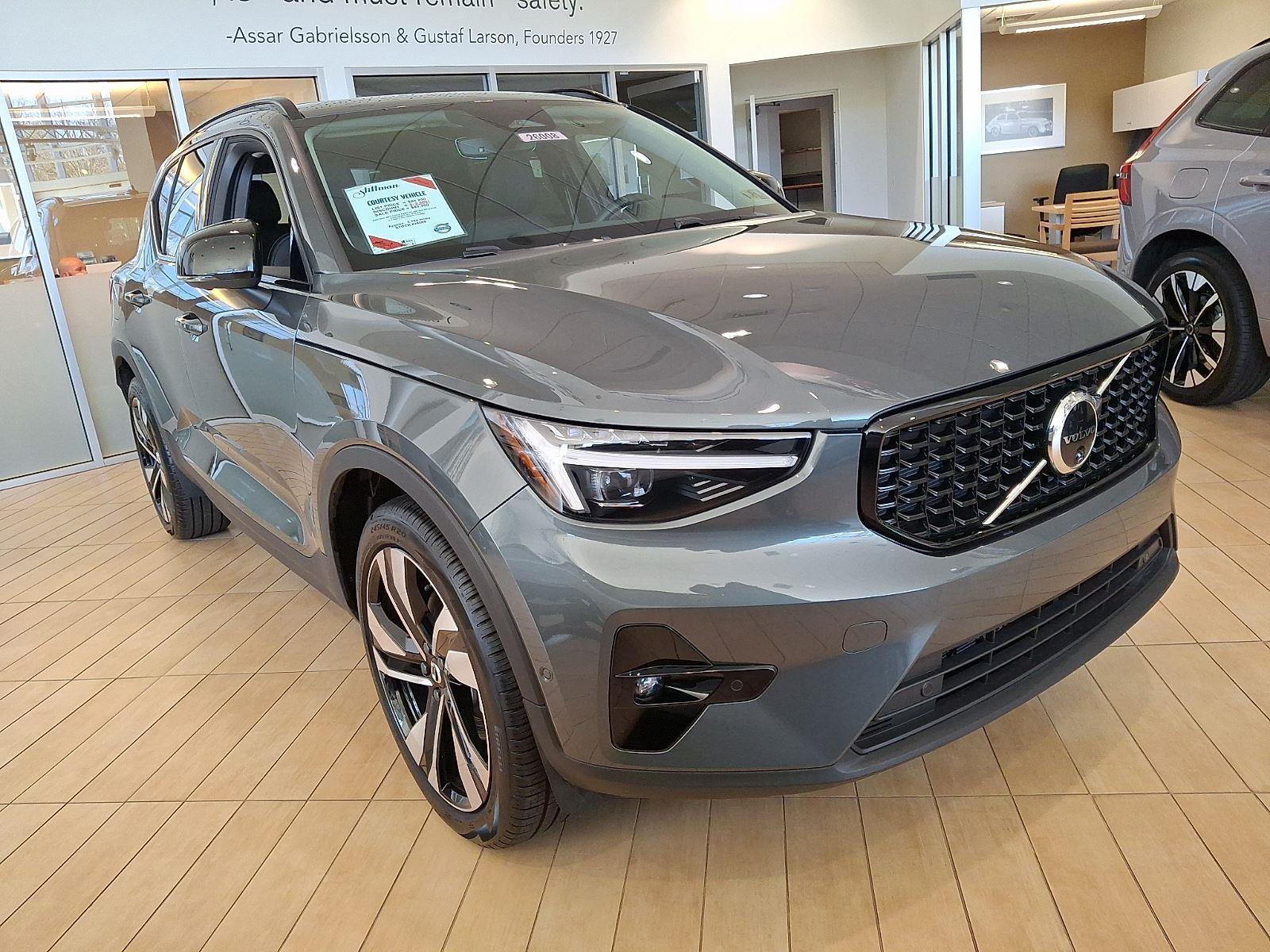 Forest Lake 2026 Volvo XC40 B5 Ultra AWD SUV / Crossover All-Wheel Drive Automatic