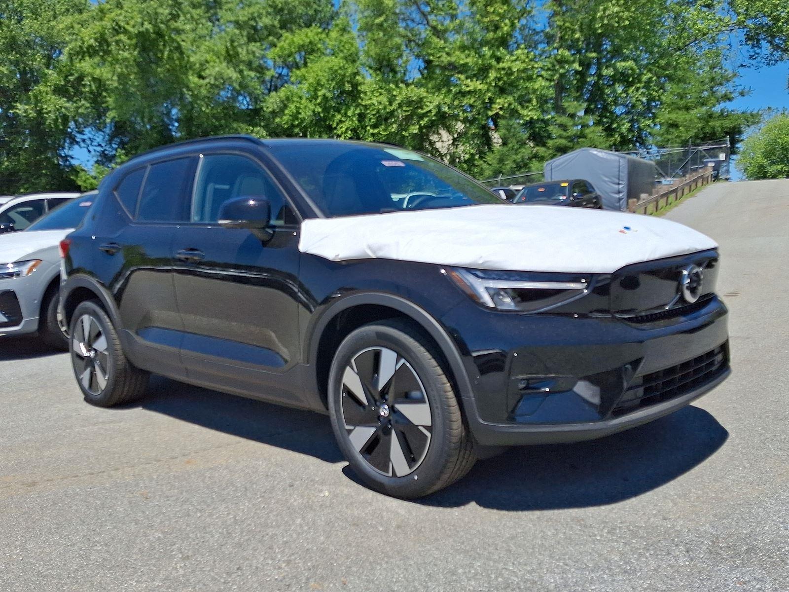 Black (ONYX BLK MET) 2026 Volvo EX40 Twin Plus AWD SUV / Crossover All-Wheel Drive Automatic