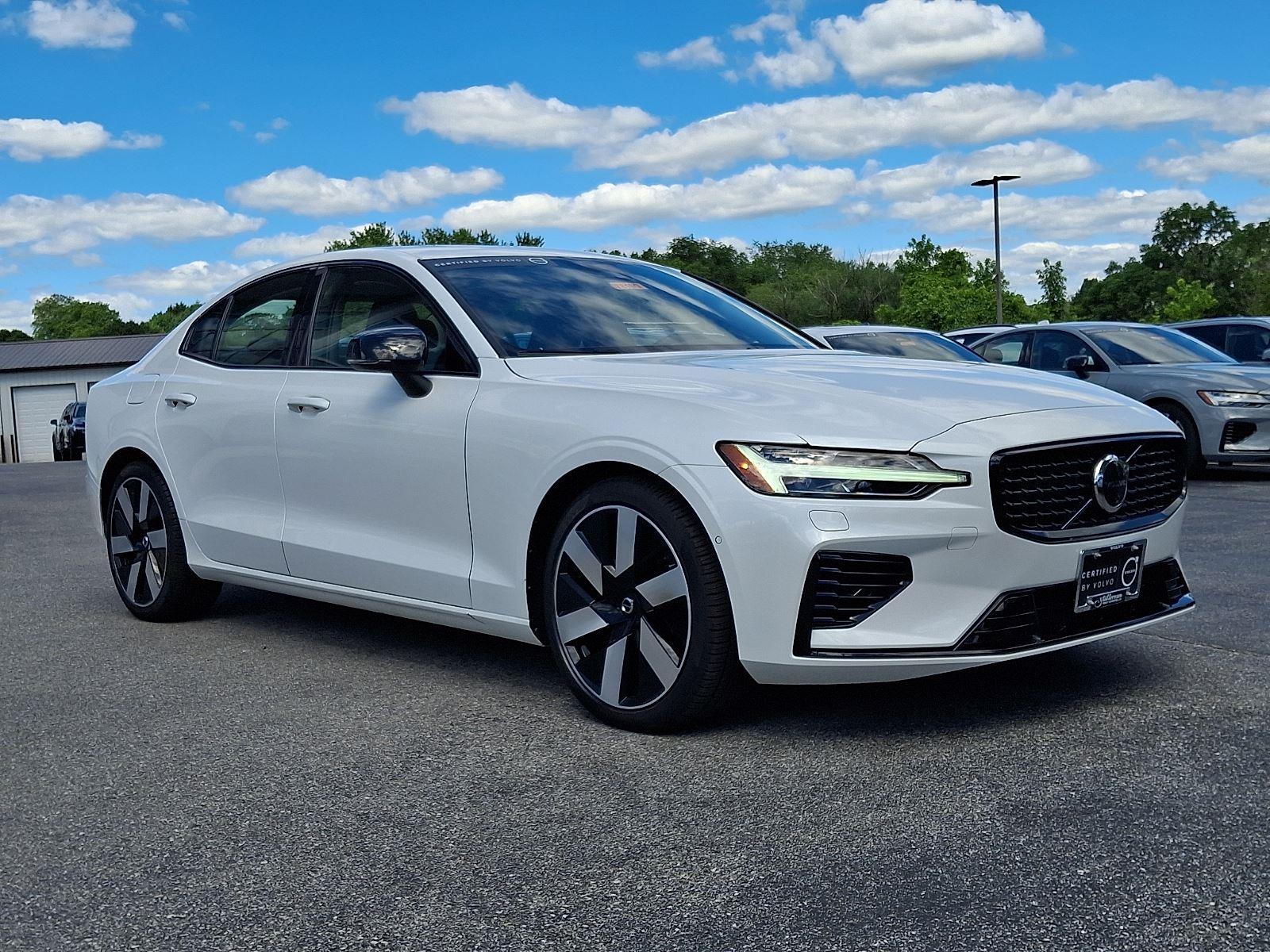 CRYSTAL WHITE MET 2024 Volvo S60 Recharge T8 Plus Dark Theme eAWD Sedan All-Wheel Drive Automatic