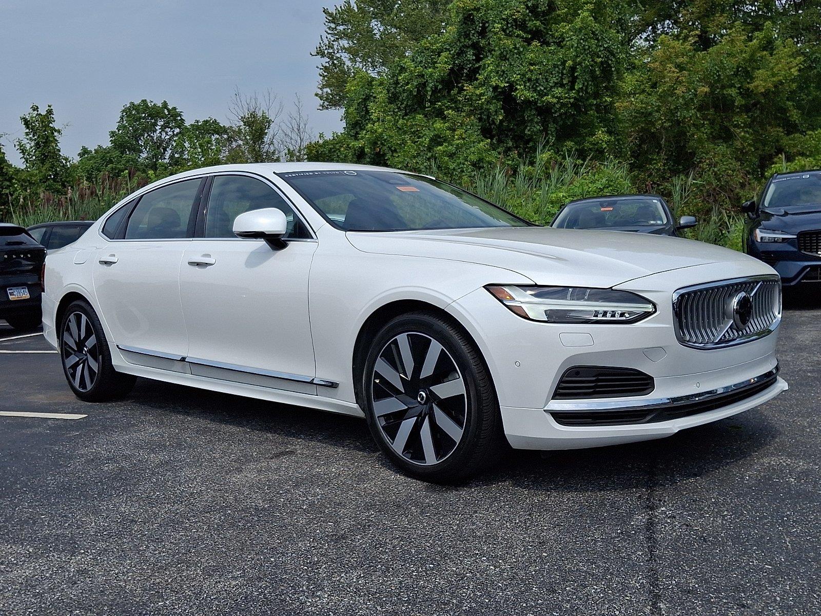 CRYSTAL WHITE MET 2024 Volvo S90 Sedan All-Wheel Drive Automatic