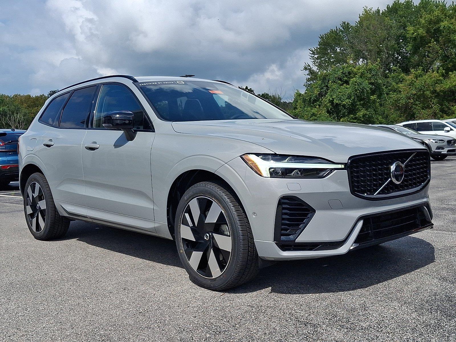  2024 Volvo XC60 Recharge T8 Plus Dark Theme eAWD   
