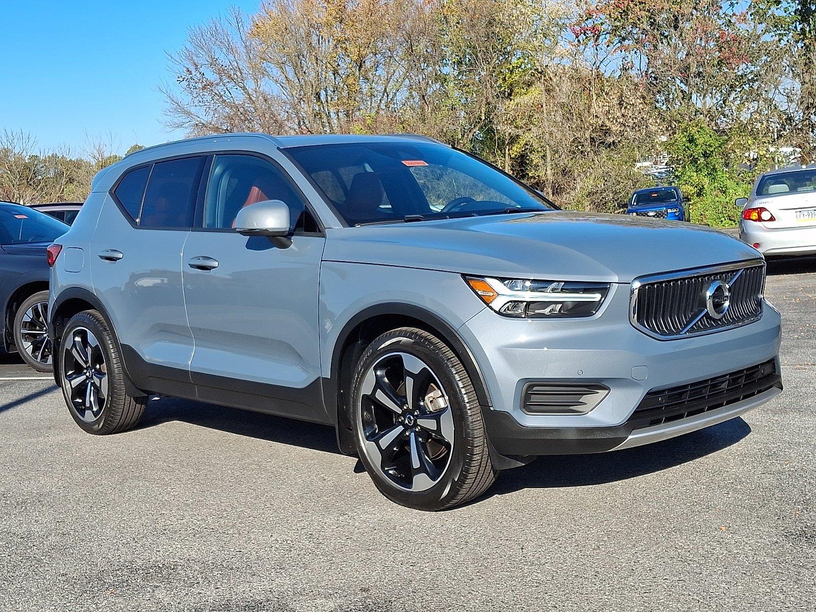Gray (Thunder Grey Metallic) 2020 Volvo XC40 SUV / Crossover All-Wheel Drive Automatic