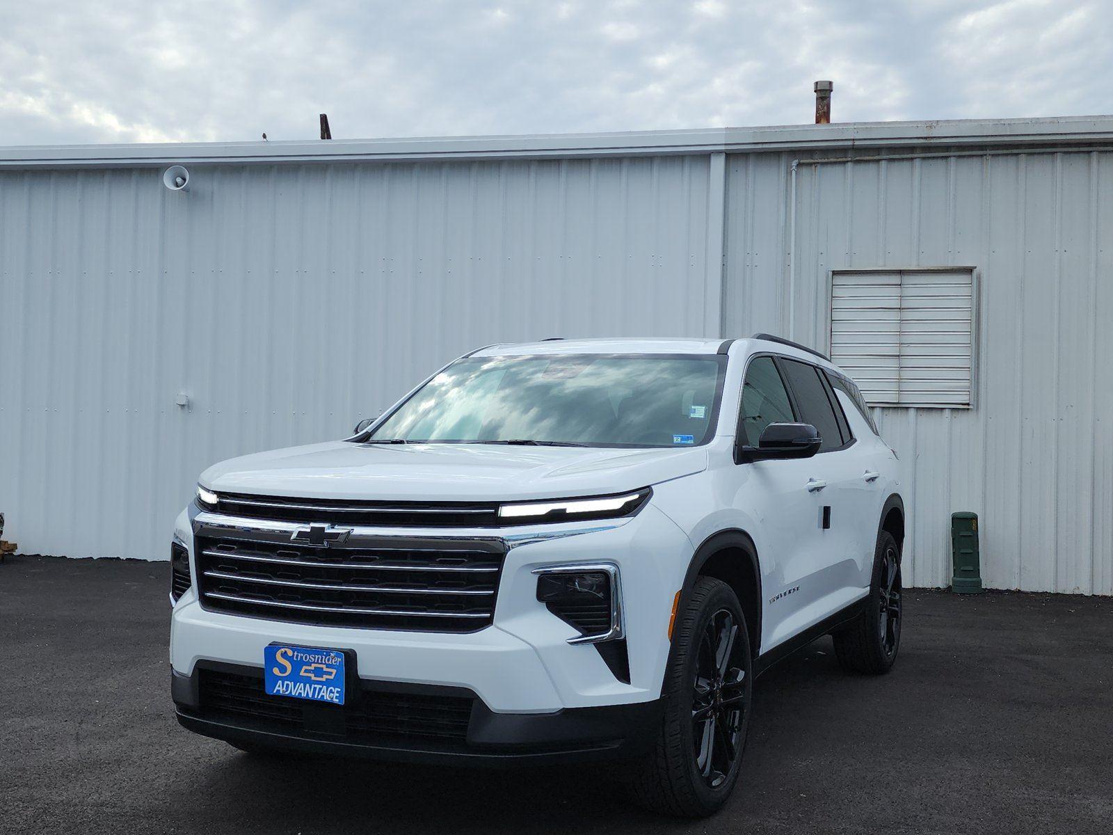Summit White 2026 Chevrolet Traverse SUV / Crossover Front-Wheel Drive 8-Speed Automatic