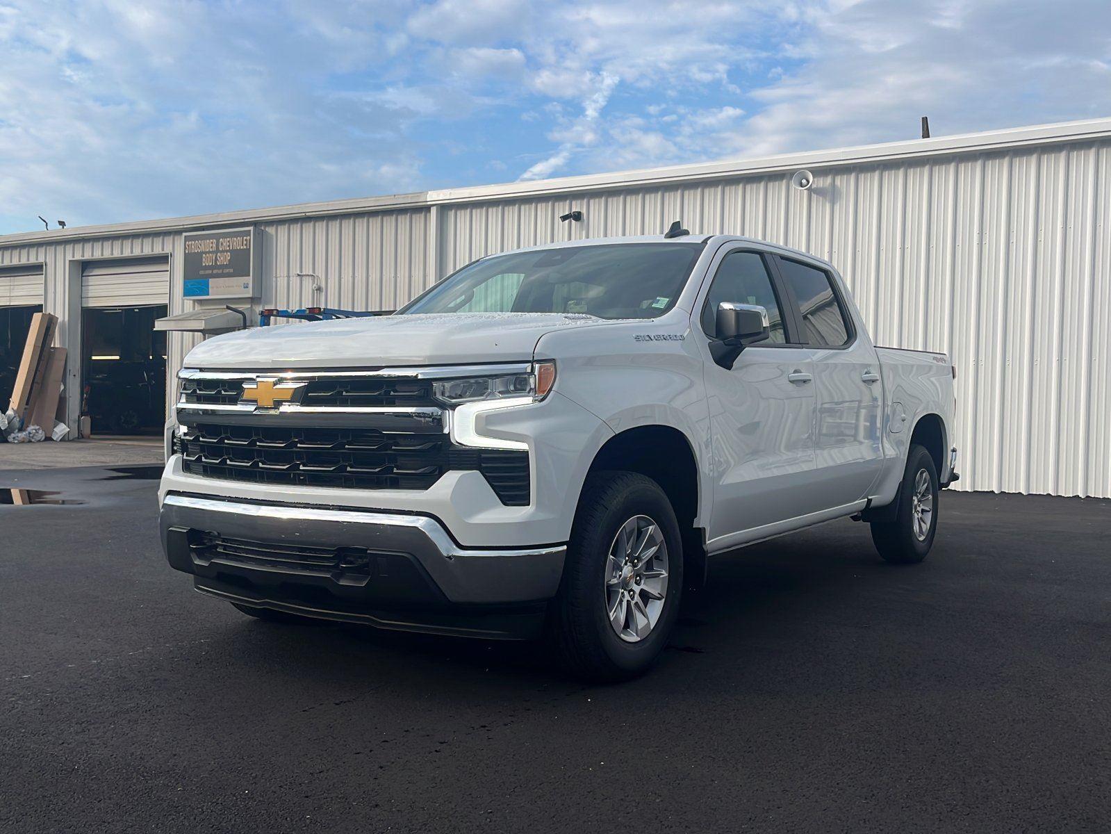 Summit White 2026 Chevrolet Silverado 1500 Pickup Truck Four-Wheel Drive 8-Speed Automatic