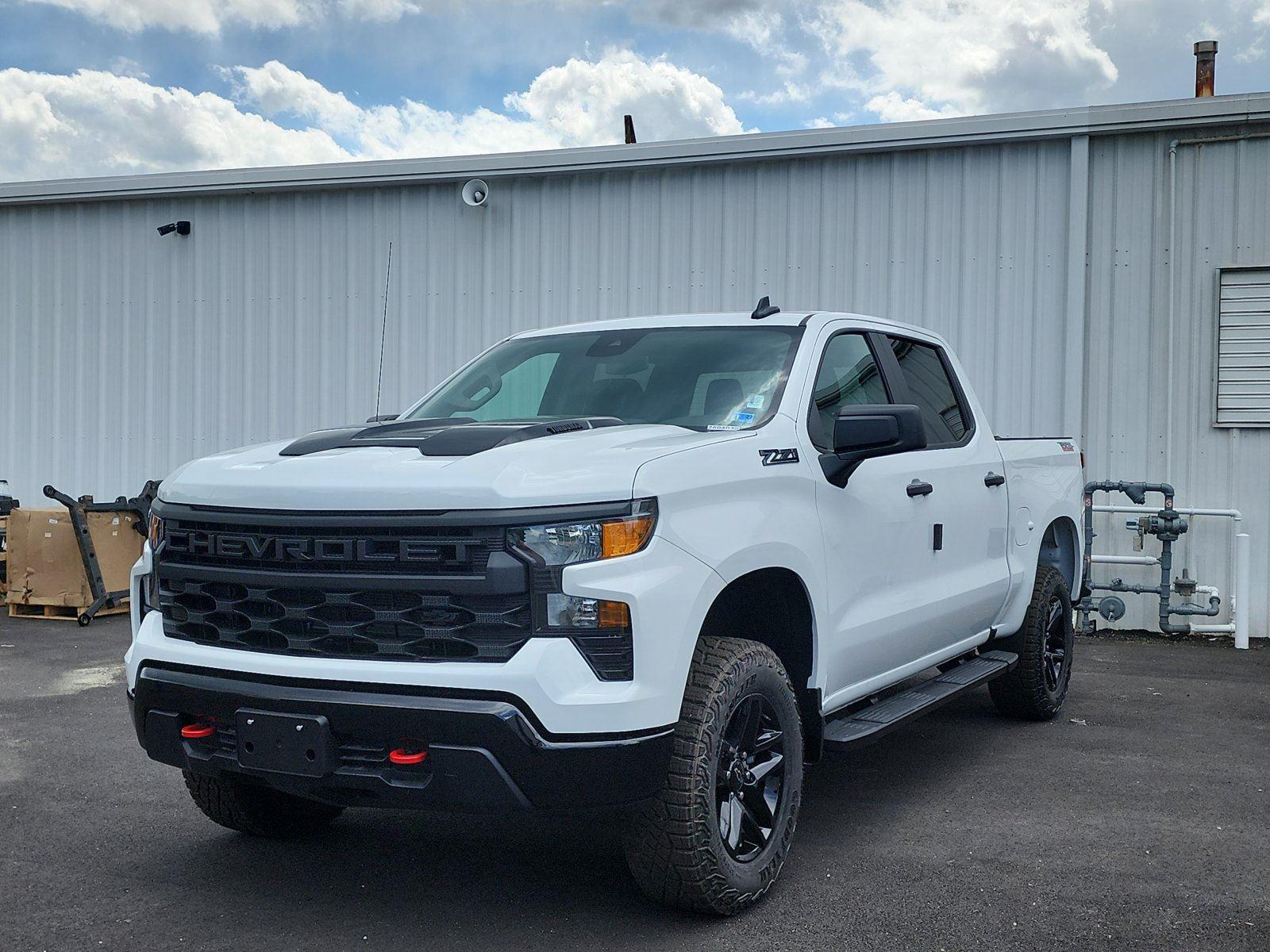 Summit White 2026 Chevrolet Silverado 1500 Pickup Truck Four-Wheel Drive 8-Speed Automatic