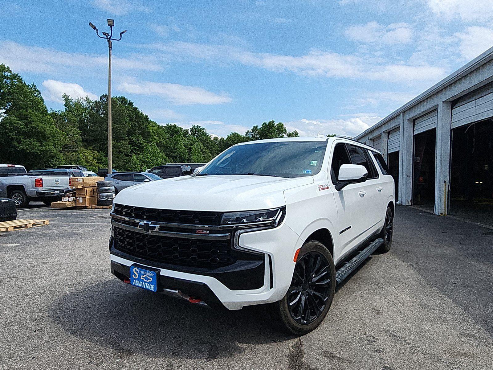 Summit White 2022 Chevrolet Suburban SUV / Crossover Four-Wheel Drive Automatic